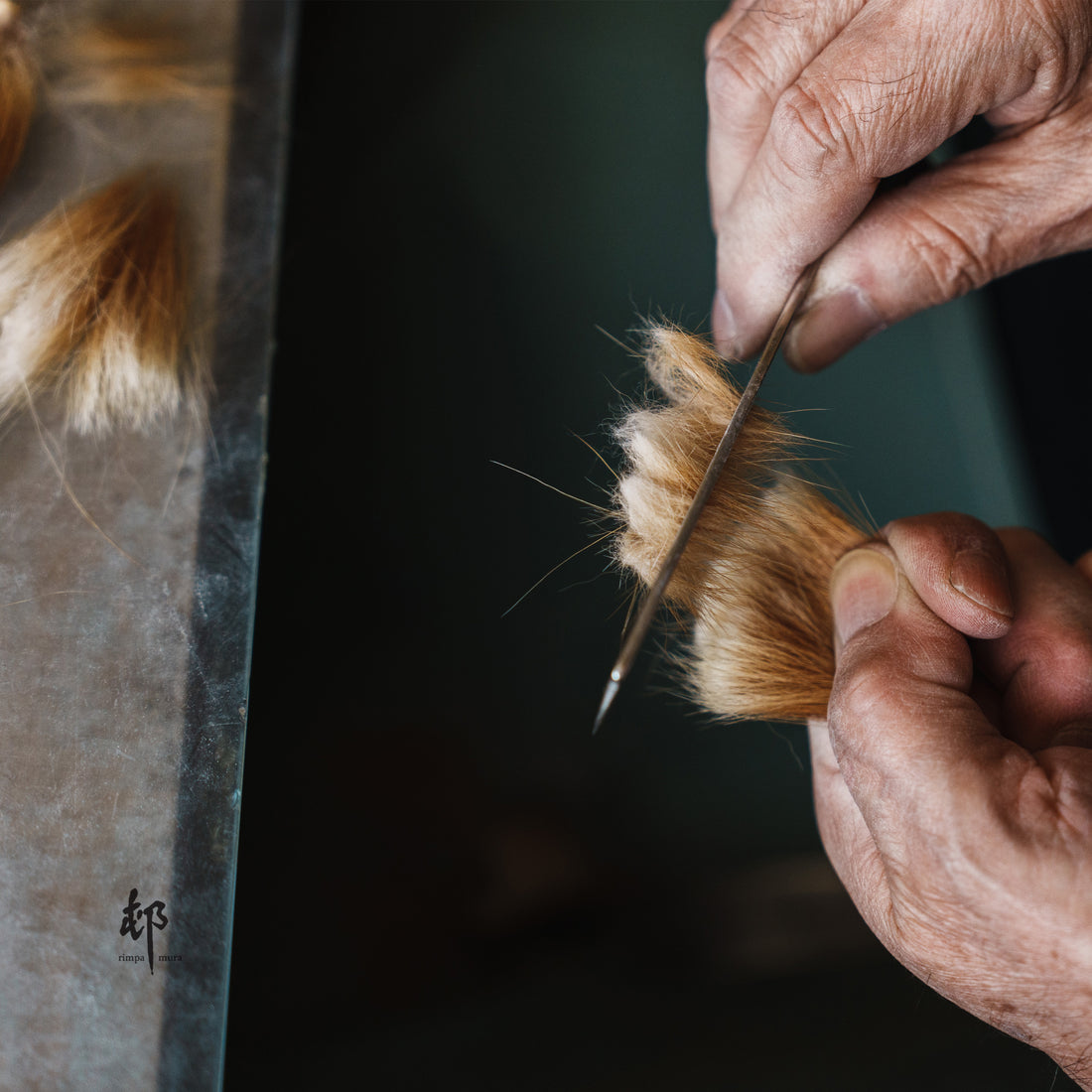 Two different ways of making brushes