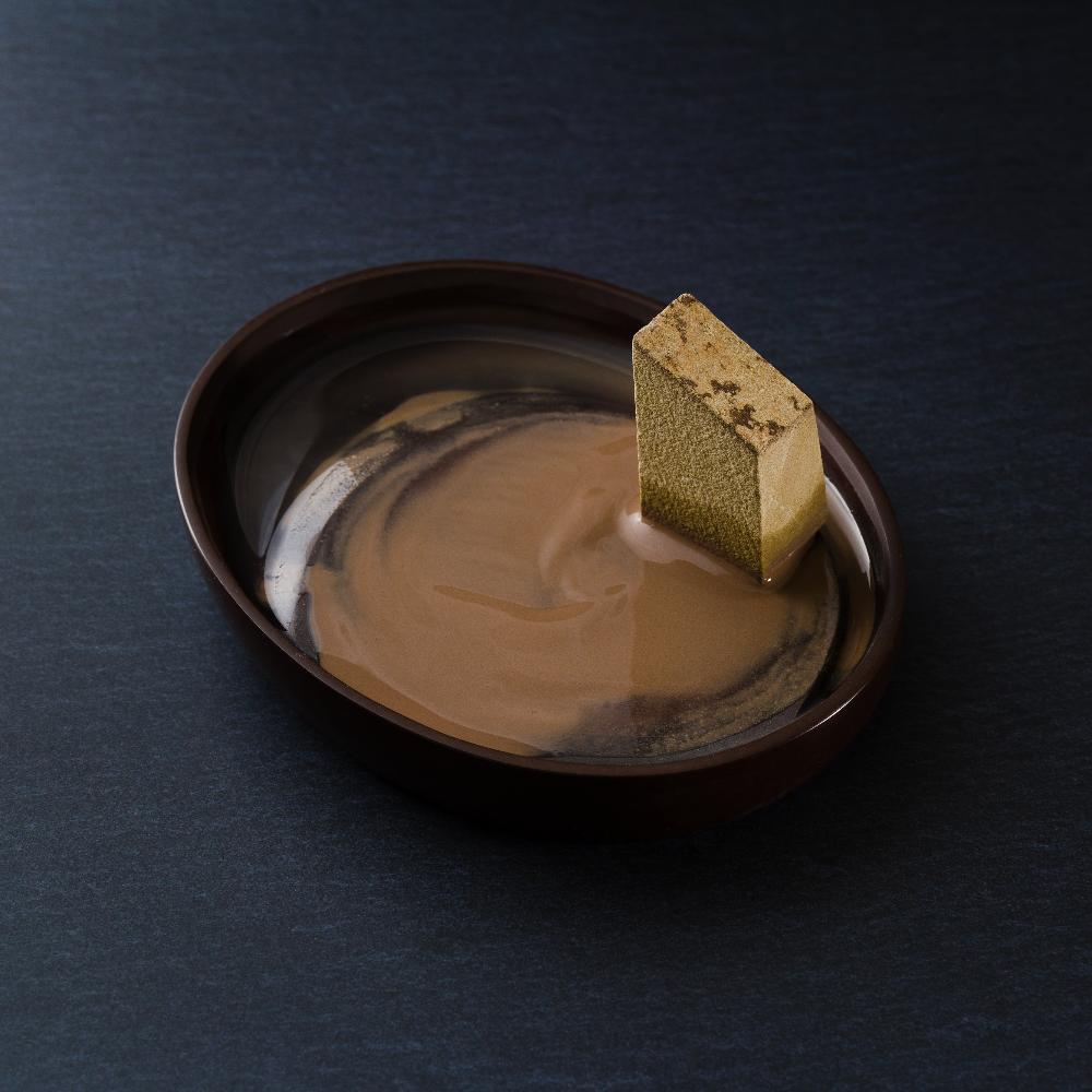 【赤間硯: 日枝玉峯堂製造】 AKAMA suzuri (oval)