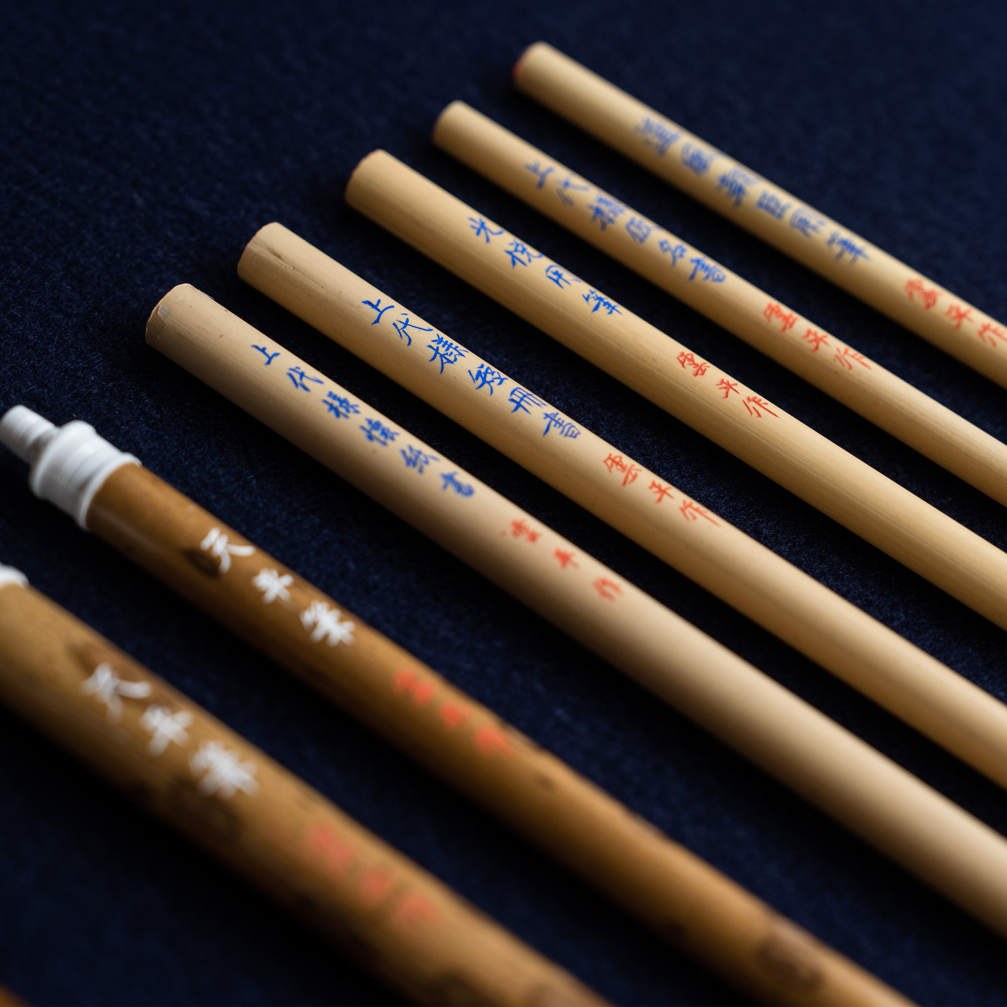 FUDE-MAKI　
ブルー Maki Fude, also known as a paper-wrapped or cored brush