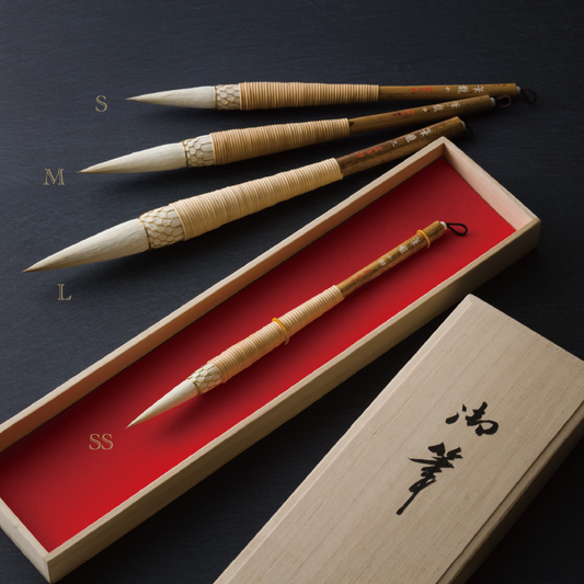 【創業400年 攀桂堂】RYUTOMAKI FUDE in a paulownia box.